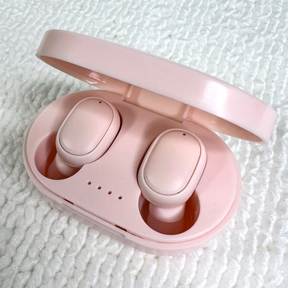 Other - 🔥Pick 5 for $25🔥 Light Pink Earbud Headphones